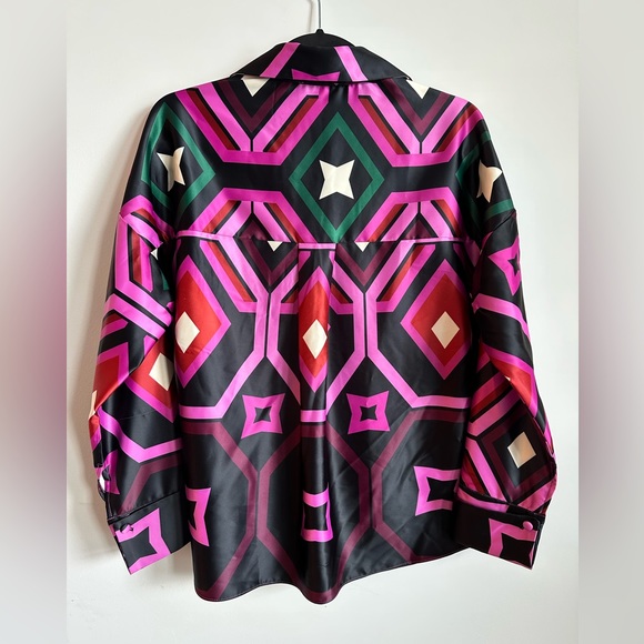 CIEBON Voluminous Button Down Geo Top - Picture 3 of 8